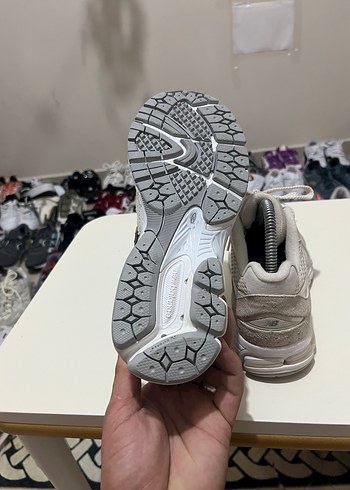 38 Beden beyaz Renk New balance 2002r orijinal 38