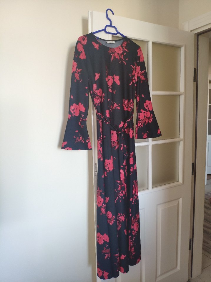 Kırmızı Çiçek Desenli Uzun Bohem Elbise - Görsel 4