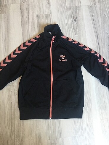 Hummel eşofman üstü