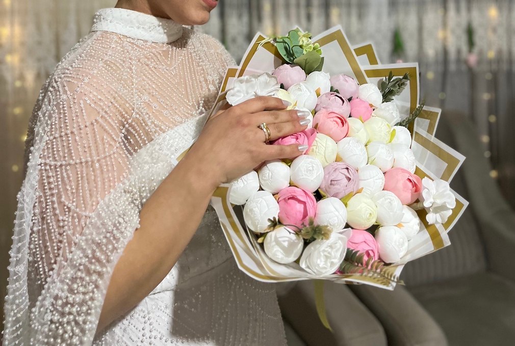 İşlemeli Beyaz Uzun Drapeli Nişan Elbisesi - Görsel 2