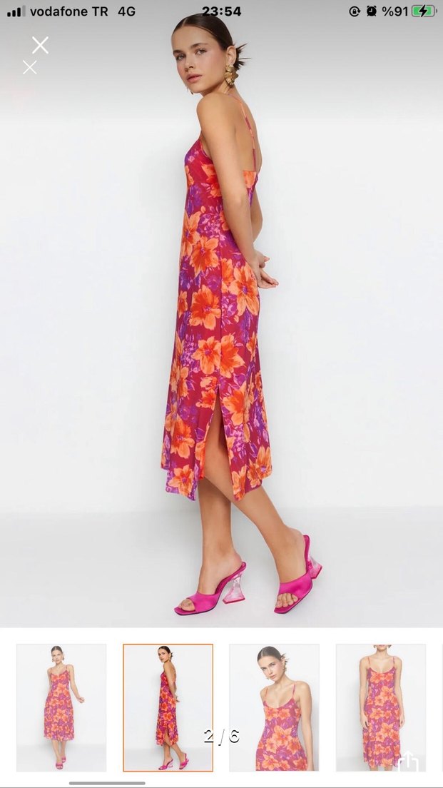 Pembe Çiçek Desenli Midi Askılı Elbise - Görsel 2