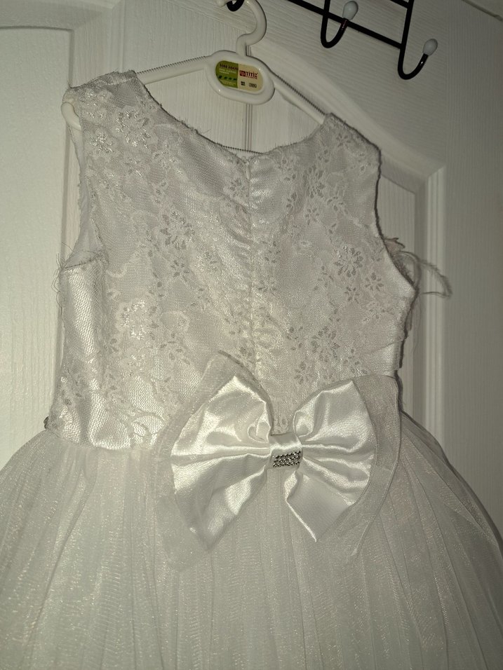 Diger Beyaz Kolsuz Nakışlı Klasik Çocuk Elbisesi - Görsel 2