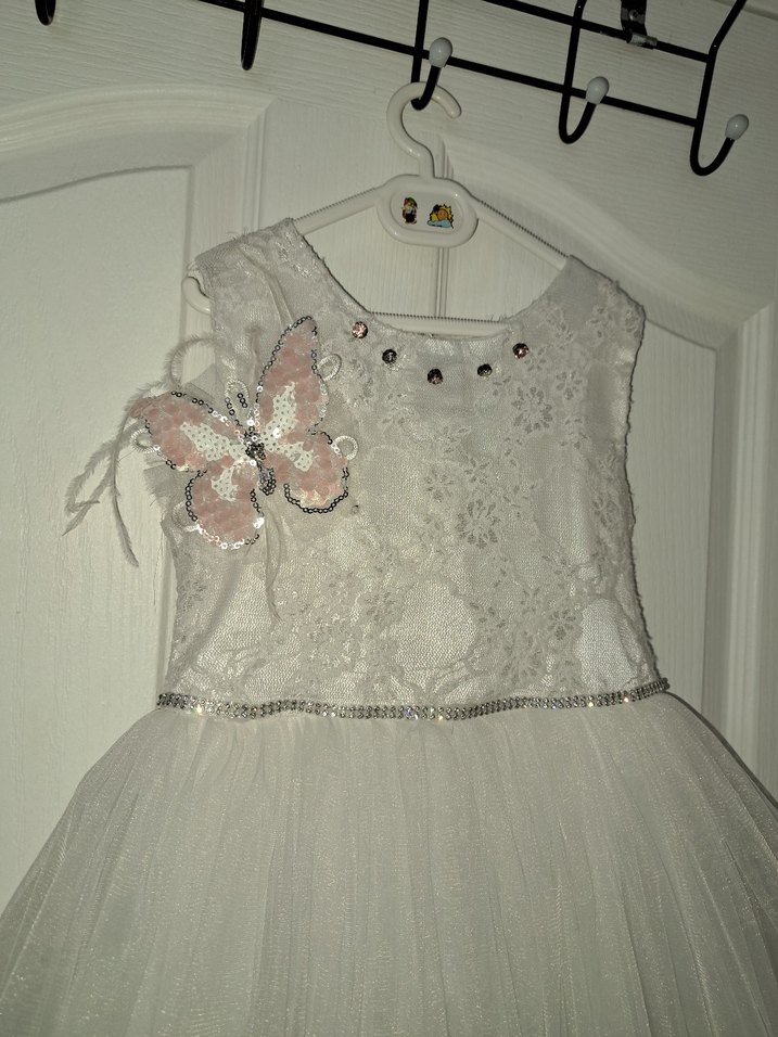 Diger Beyaz Kolsuz Nakışlı Klasik Çocuk Elbisesi - Görsel 3