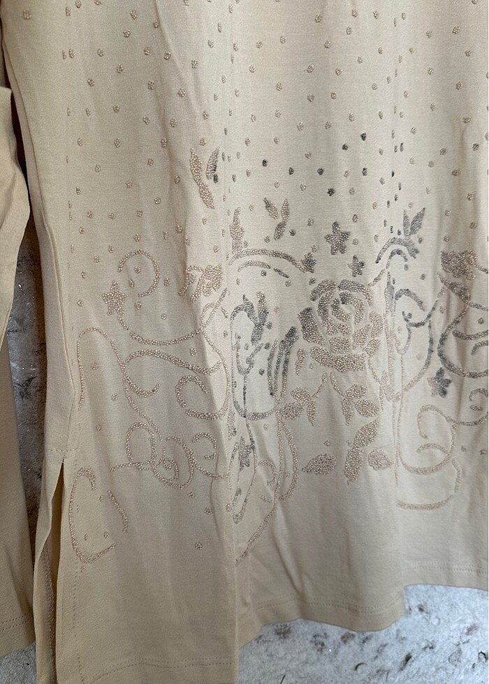 Etiketli Hiç Kullanılmamış Bej Uzun Kollu Tişört - Görsel 3