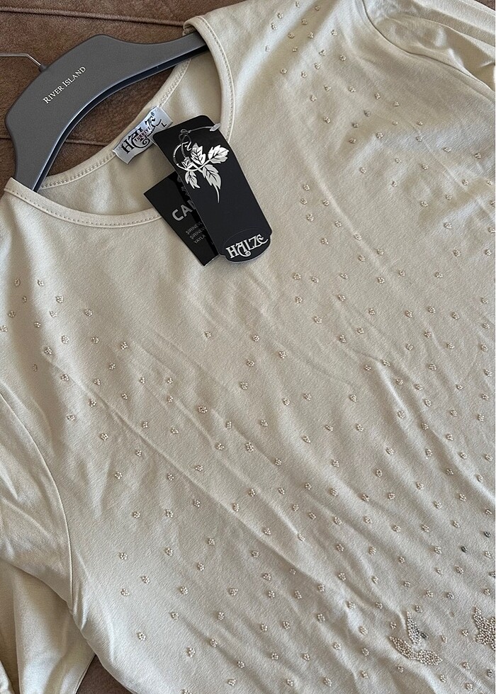 Etiketli Hiç Kullanılmamış Bej Uzun Kollu Tişört - Görsel 5