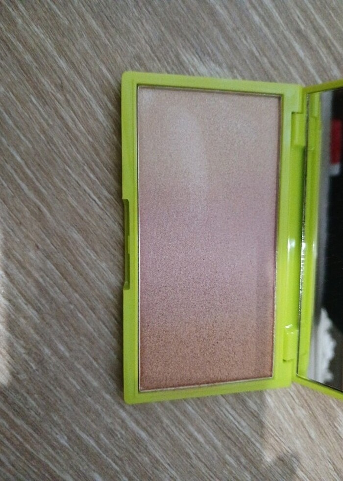 Revolution highlitter  - Görsel 2