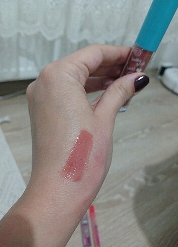 Beden Golden Rose lipgloss