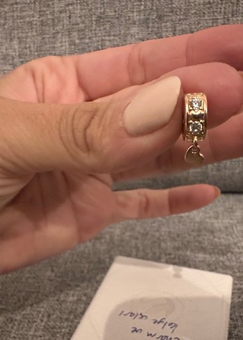 Zincir Detaylı Altın Renkli Kadın Charm - Görsel 3