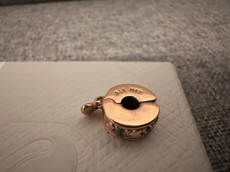 Zincir Detaylı Altın Renkli Kadın Charm - Görsel 2