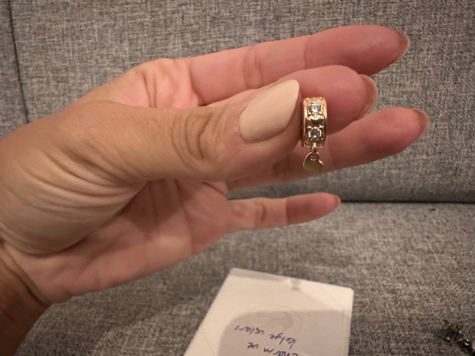 Zincir Detaylı Altın Renkli Kadın Charm - Görsel 3