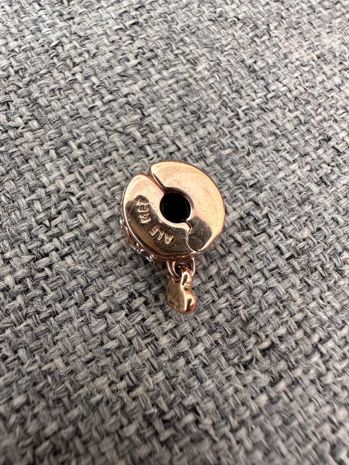 Zincir Detaylı Altın Renkli Kadın Charm - Görsel 4