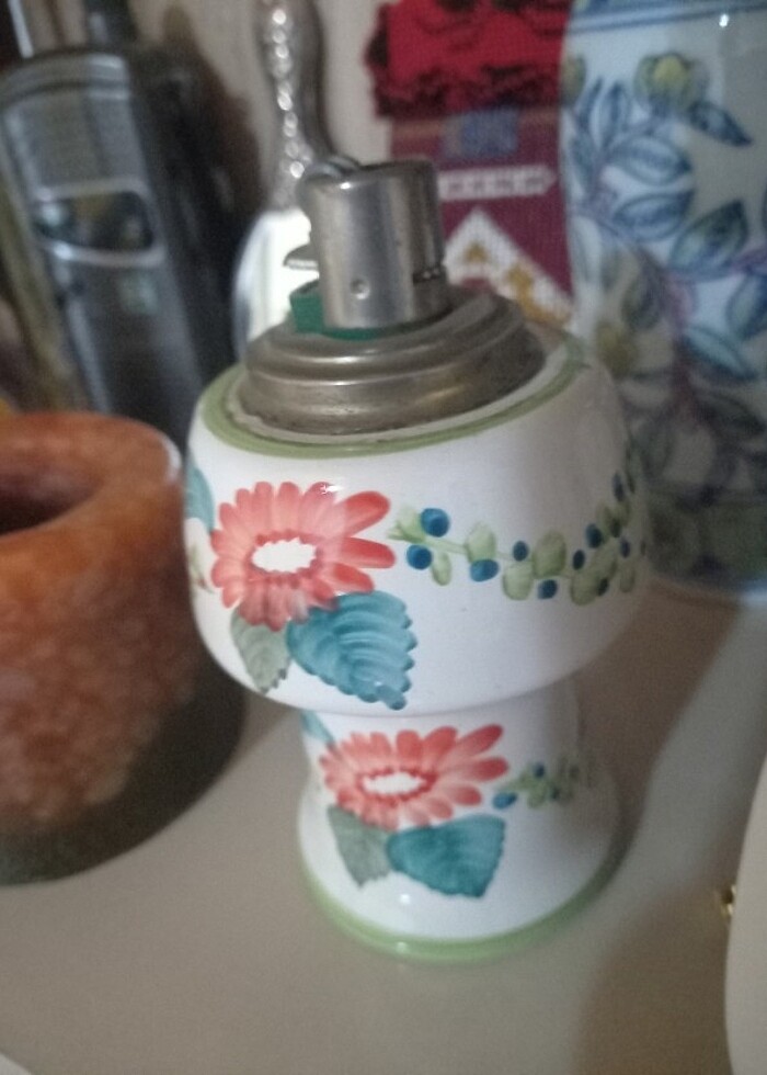 Muhteşem bir porselen küllük ve masa çakmağı  - Görsel 2