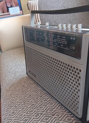 Sıfır gibi tertemiz antika radyo  - Görsel 3