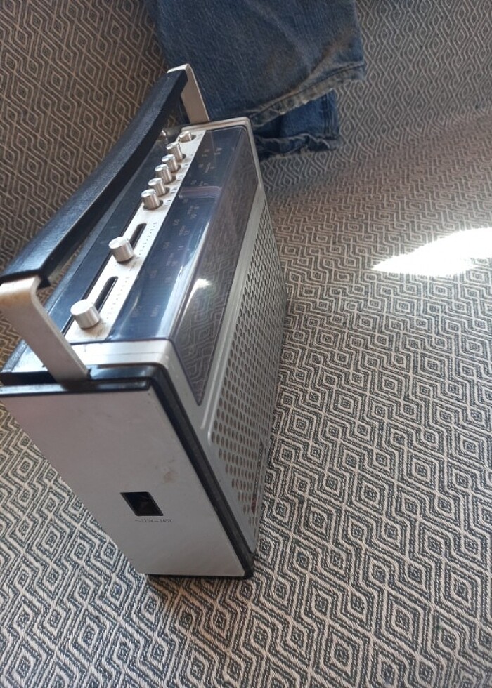 Sıfır gibi tertemiz antika radyo  - Görsel 4