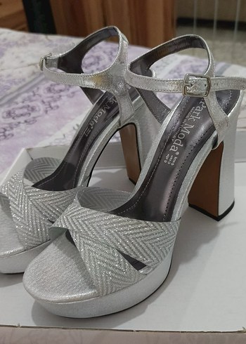 Gri Yılan Desenli Platform Topuklu Kadın Ayakkabı - Görsel 2