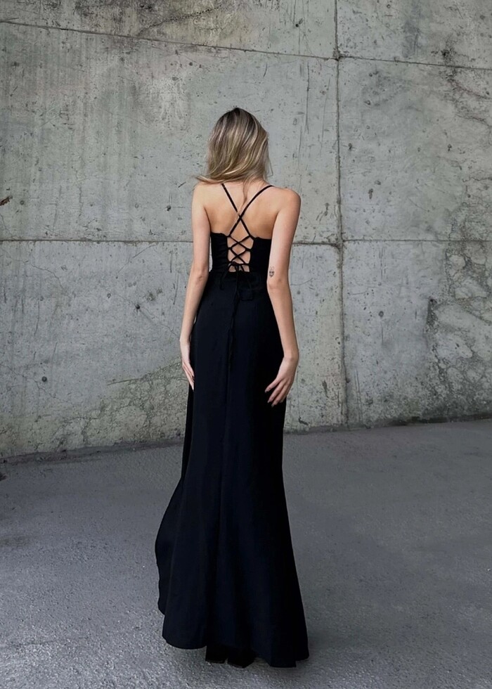 Siyah yırtmaçlı gece elbisesi - Görsel 3