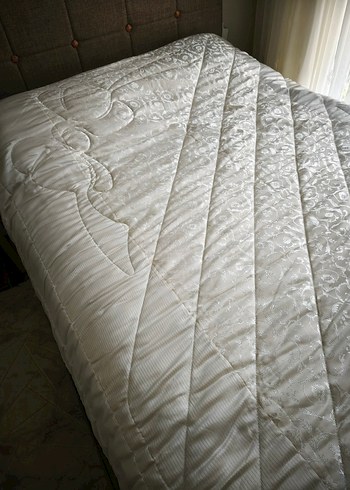 Beyaz Yatak Örtüsü - Görsel 2