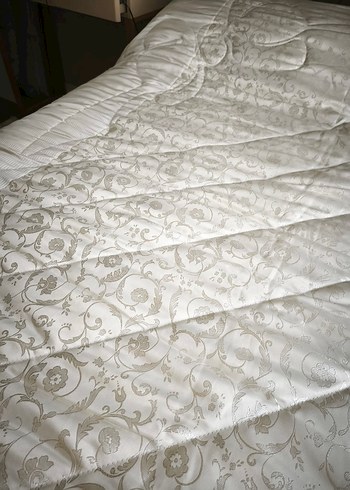 Beyaz Yatak Örtüsü - Görsel 3