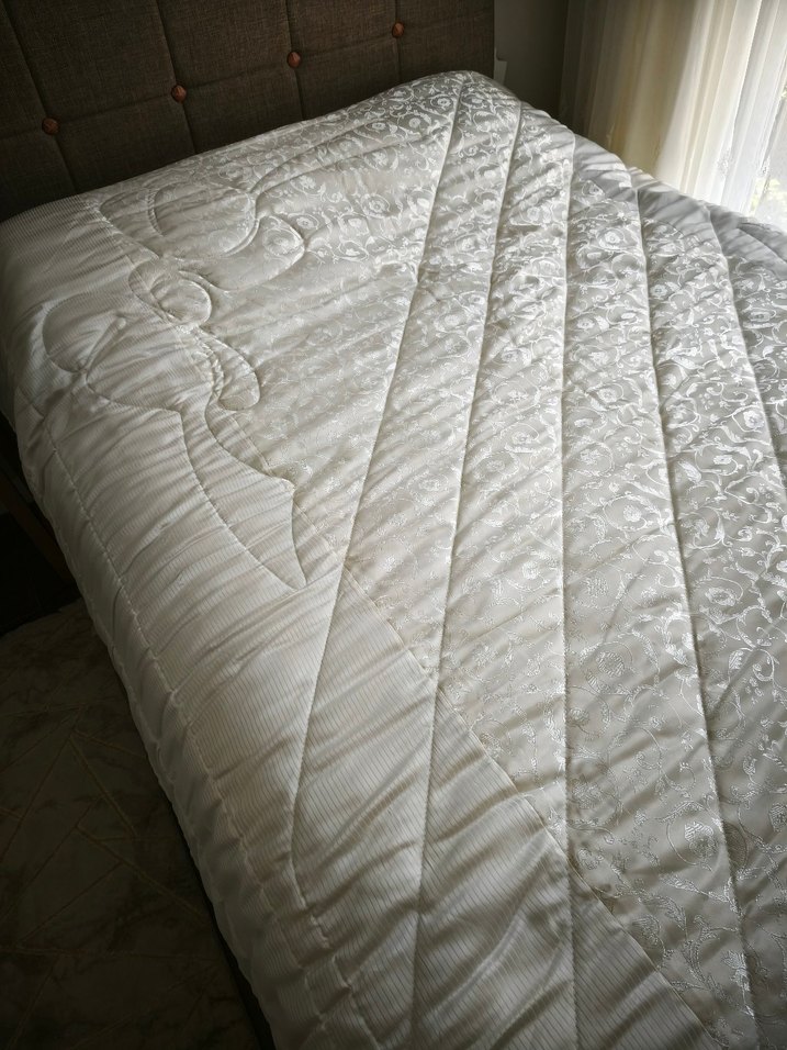 Beyaz Yatak Örtüsü - Görsel 2