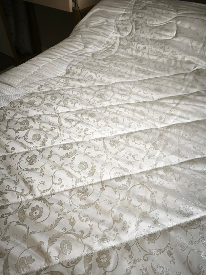 Beyaz Yatak Örtüsü - Görsel 3
