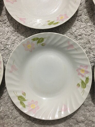 Diğer yemek tabakları tanesi 15 tl