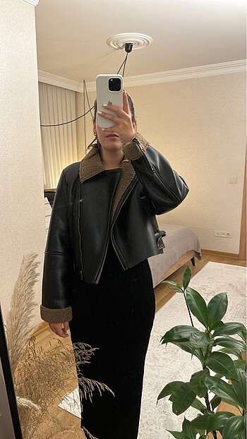 Zara Mont