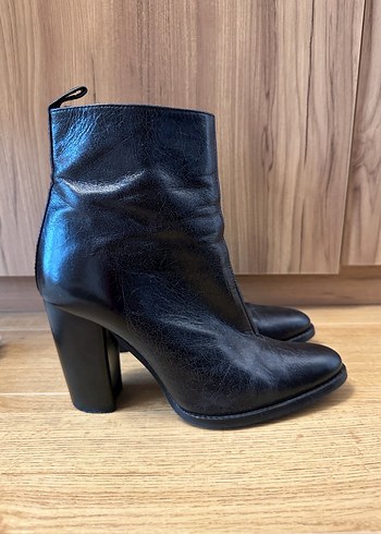 Zara Siyah Deri Kadın Topuklu Bot - Görsel 3