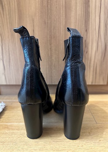 Zara Siyah Deri Kadın Topuklu Bot - Görsel 4