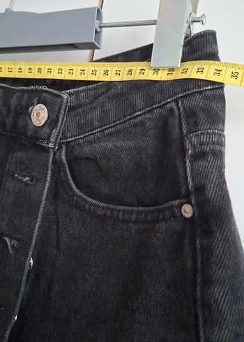 Siyah Düğmeli Mini Kot Şort - Görsel 2