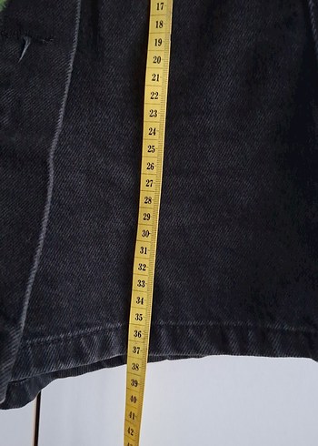 Siyah Düğmeli Mini Kot Şort - Görsel 3