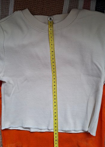 Beyaz ve turuncu Kısa Kollu Crop Top - Görsel 3