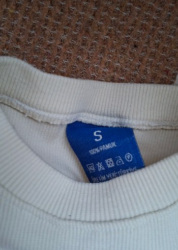 Beyaz ve turuncu Kısa Kollu Crop Top - Görsel 4