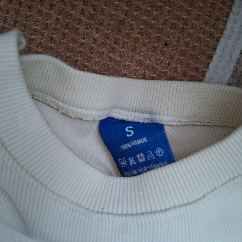 Beyaz ve turuncu Kısa Kollu Crop Top - Görsel 4