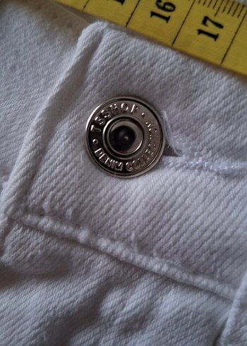 Beyaz Kadın Denim Bermuda Şort - Görsel 2