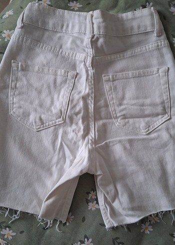 Beyaz Kadın Denim Bermuda Şort - Görsel 3