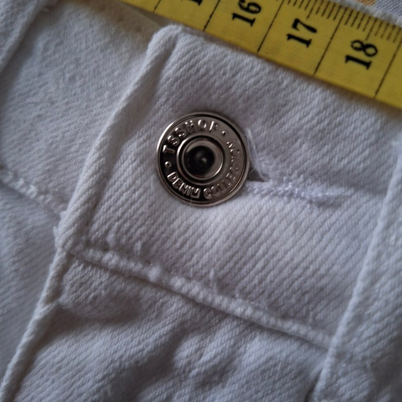 Beyaz Kadın Denim Bermuda Şort - Görsel 2