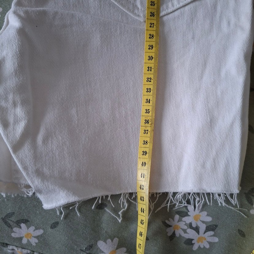 Beyaz Kadın Denim Bermuda Şort - Görsel 4