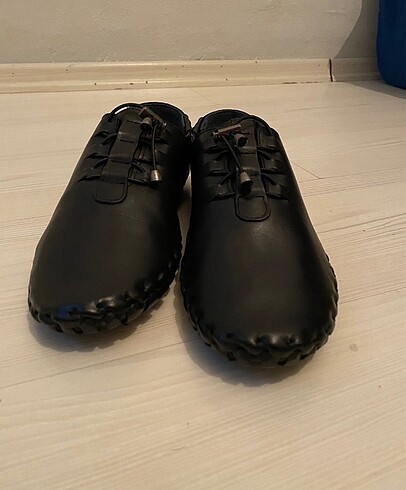 42 Beden siyah Renk Yurt dışından geldi .