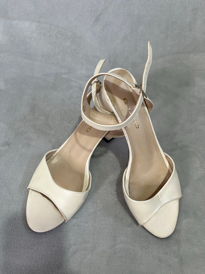 Kadın Beyaz Klasik Topuklu Sandalet - Görsel 2