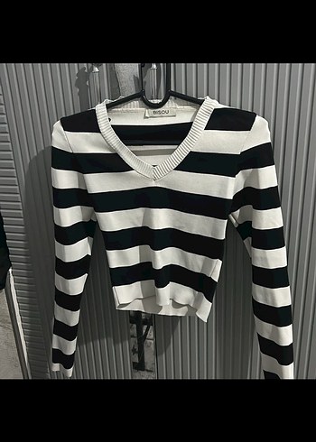 V Yaka Siyah Beyaz Çizgili Kadın Kazak - Görsel 2