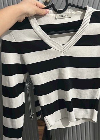V Yaka Siyah Beyaz Çizgili Kadın Kazak - Görsel 3