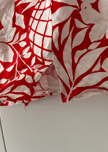 Kırmızı Çiçek Desenli Pileli Mini Etek - Görsel 2