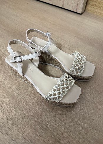 Dolgu Topuklu ayakkabı - Görsel 3