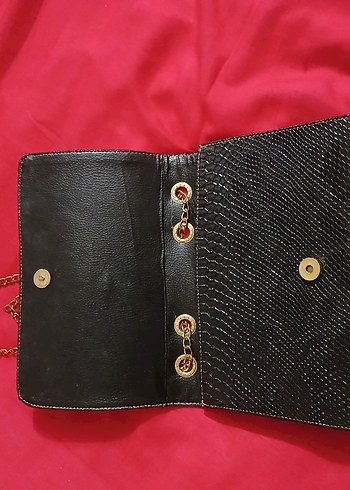 Beden Zincir Detaylı Siyah Yılan Derisi Desenli Deri Çanta