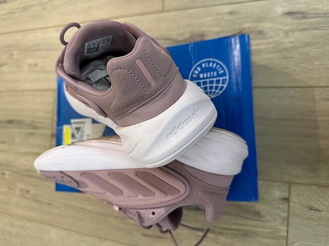 36,5 Beden Adidas Ozelia W Ayakkabı