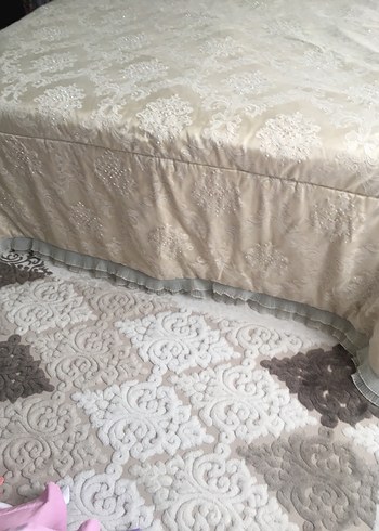 Krem renk elyaflı boncuk işlemeli yatak örtüsü - Görsel 4