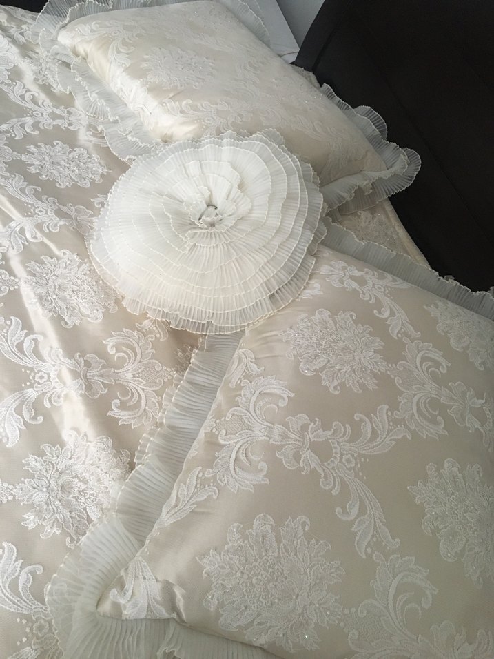 Krem renk elyaflı boncuk işlemeli yatak örtüsü - Görsel 5