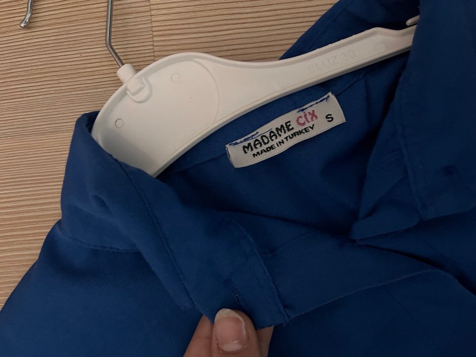 Düğmeli Mavi Kadın Gömlek - Görsel 3