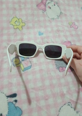 Beyaz Minimalist Kadın Güneş Gözlüğü - Görsel 3