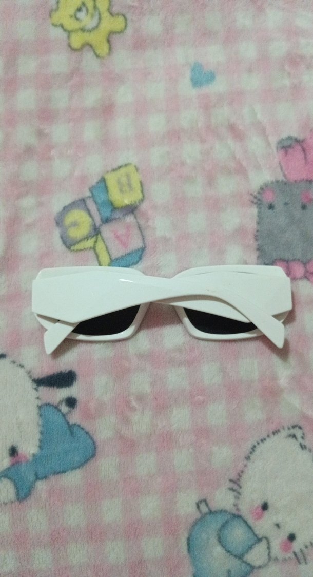 Beyaz Minimalist Kadın Güneş Gözlüğü - Görsel 4